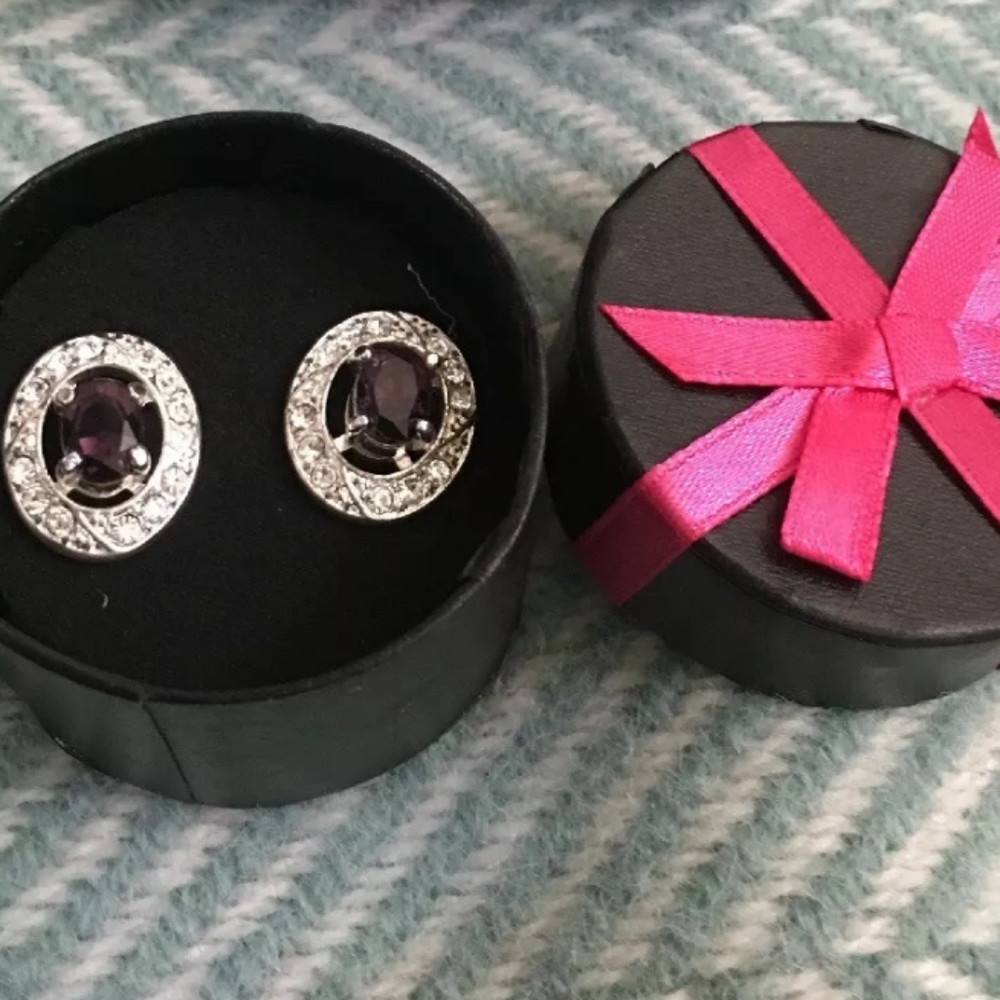 Avon 2-1 born beautiful birth stone earrings Feb